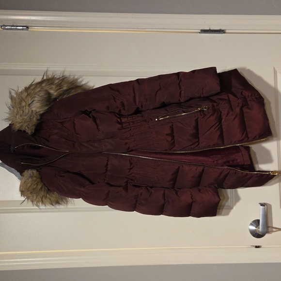 Jackets & Blazers - Women's Burgundy Puffer Coat with Faux Fur Hood